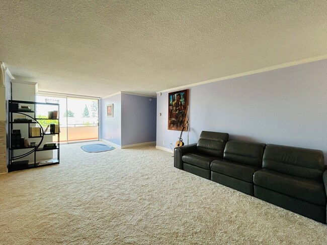 Building Photo - Huge Three-Bedroom Two-Bathroom Condo With In Unit Laundry!
