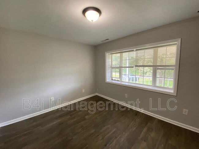 Photo - 406 Hill St