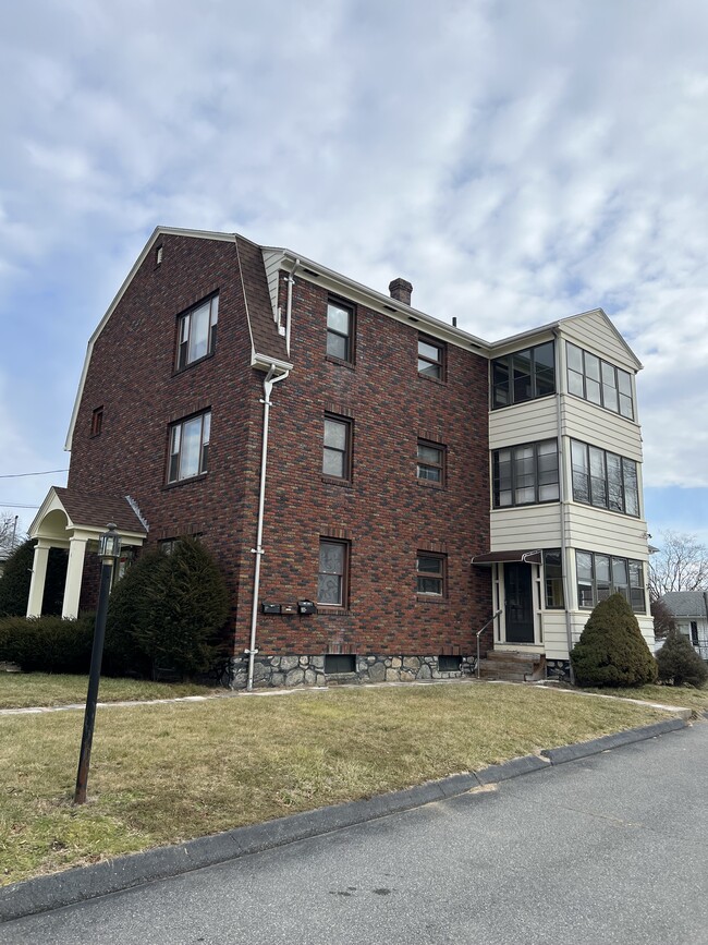 Building Photo - 6 Everett Ave Unit 1