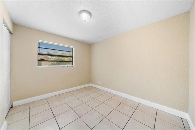 Building Photo - 1552 NW 15th Terrace Rental