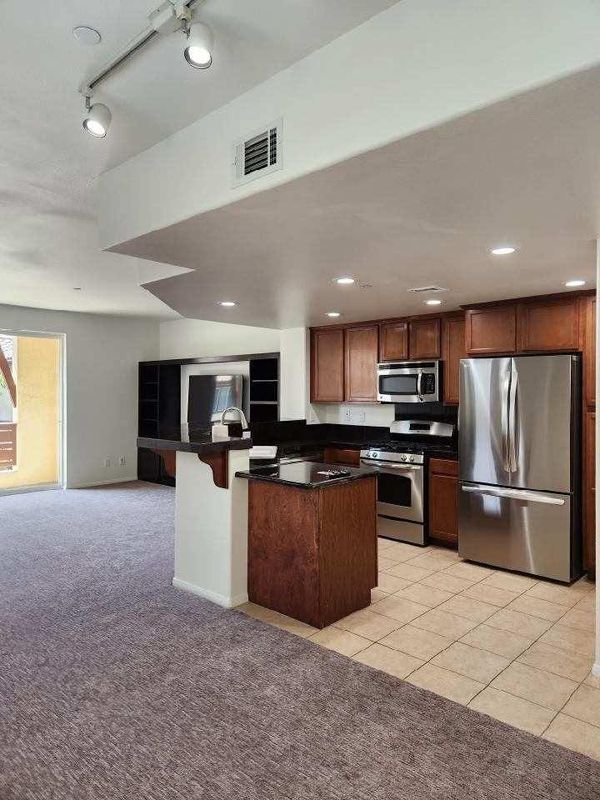 Photo - 956 Tarragon Ln