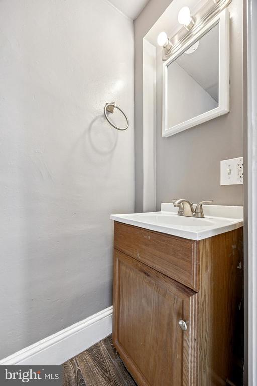 Photo - 437 Roxborough Ave