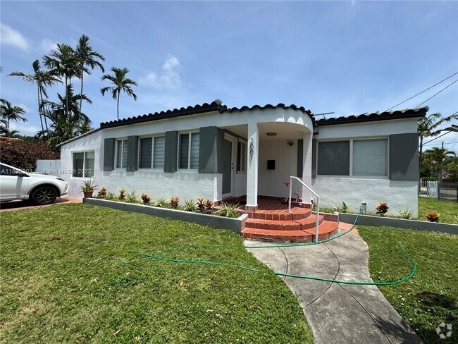 Building Photo - 3001 SW 19th St Rental