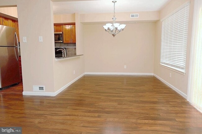 Photo - 13 5 Crown Royal Cir