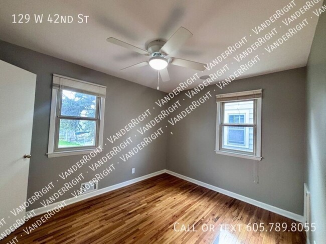 Photo - 129 W 42nd St