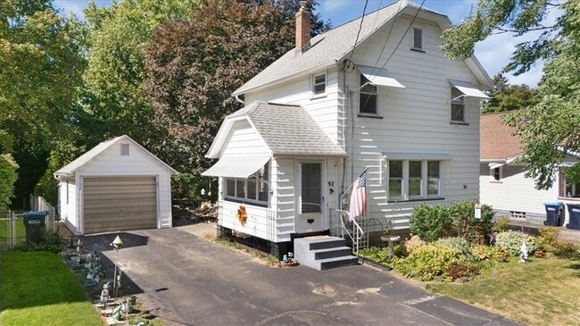 Photo - 92 Veness Ave