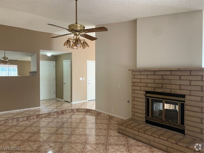 Building Photo - 716 Round Table Dr Rental