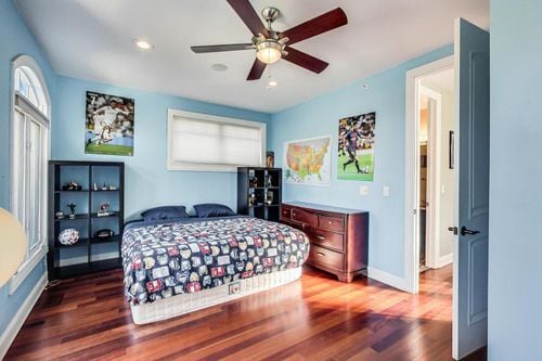 Photo - 1337 W Roscoe St