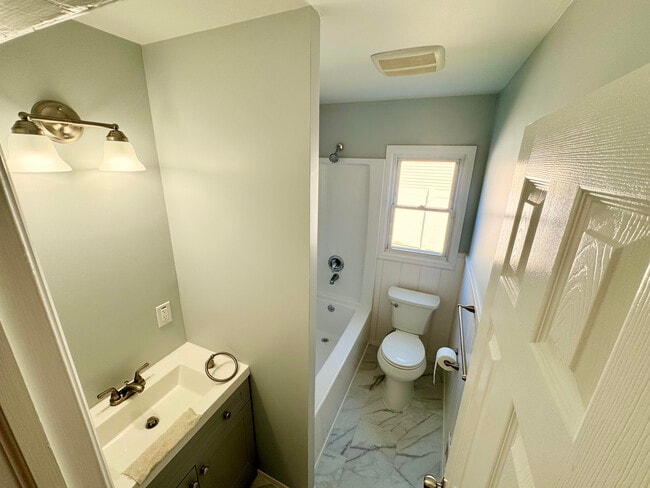 Photo - 1142 Roe Avenue