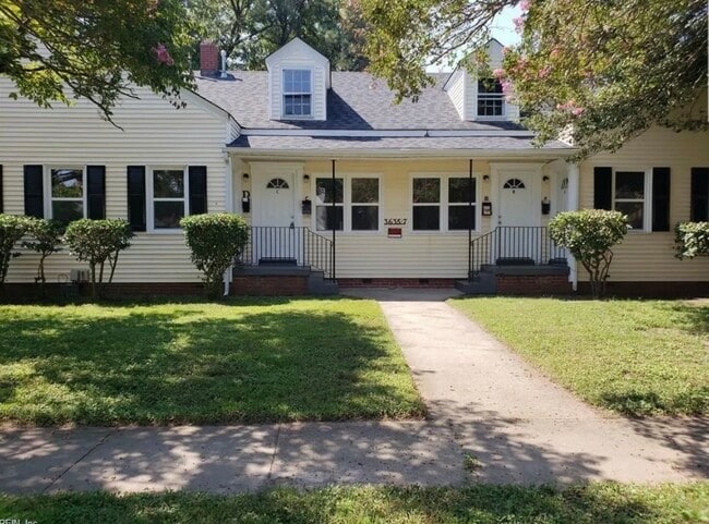 Building Photo - 3635 Radford St Unit C