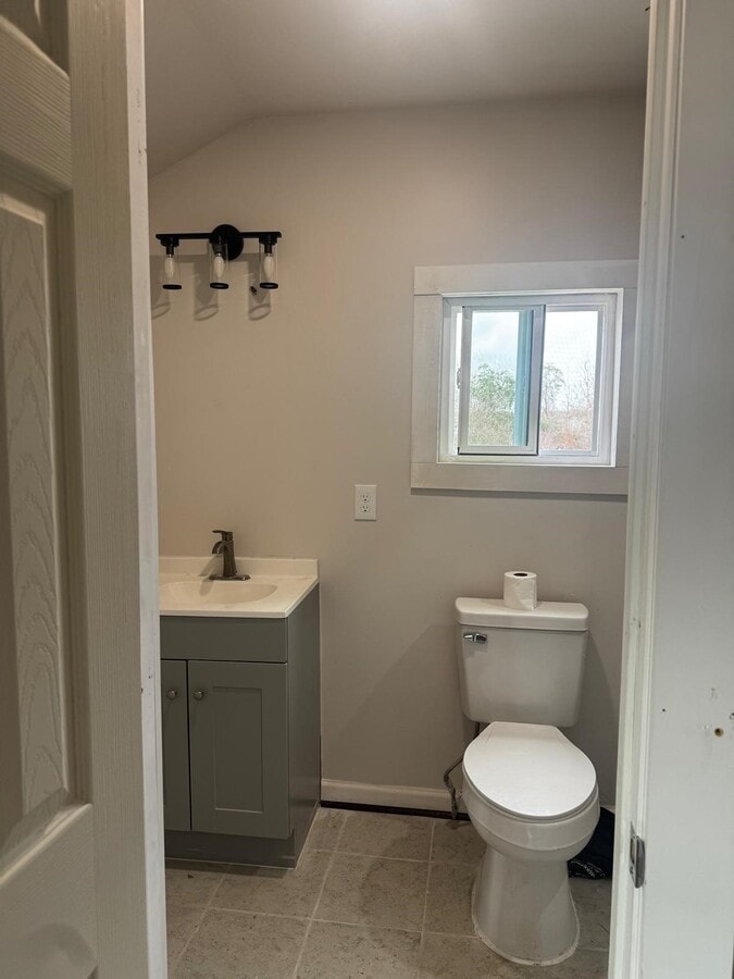 Photo - 627 CR-5102I