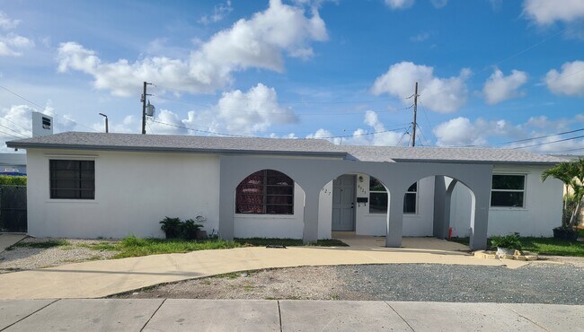 RENOVATED 2/1 Duplex in Westchester Miami - 8925 SW 40th Ter Unit 8925