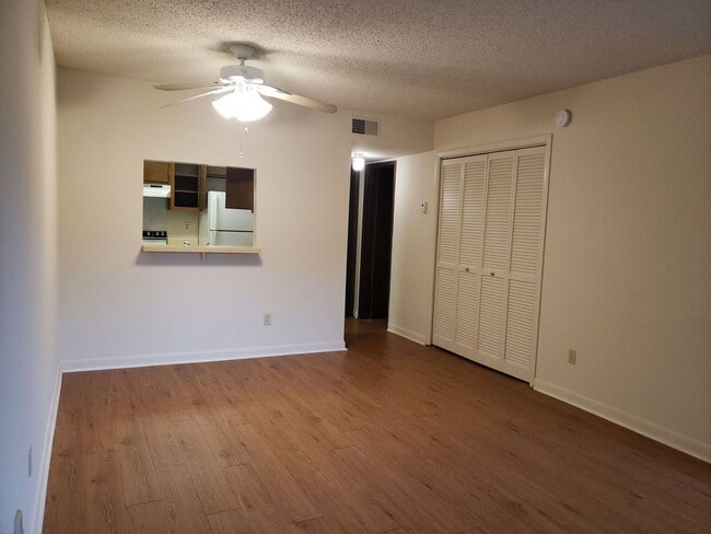 Photo - Spacious 1 Bedroom, 1.5 Bath Townhouse – Minutes from Nashville Unit 298H