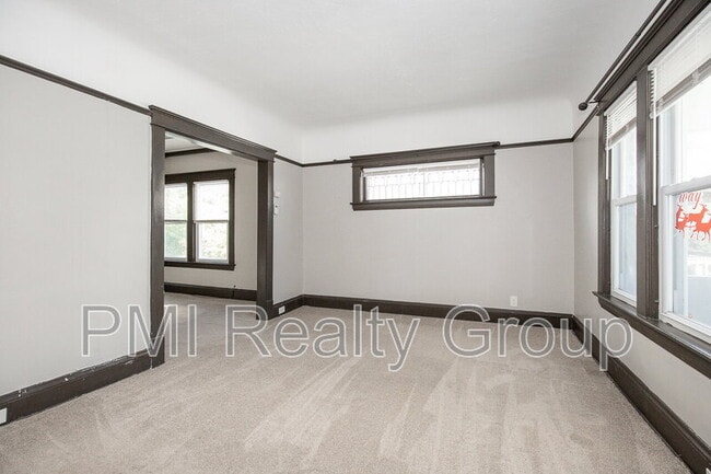 Photo - 476 E 108th St