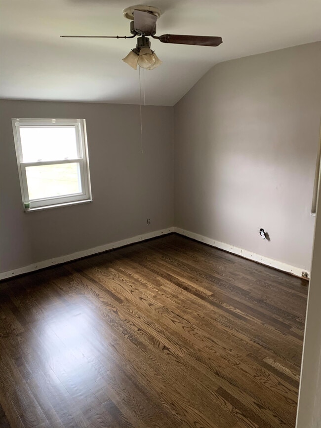 Photo - 7467 Church St