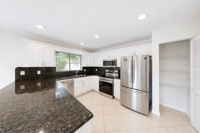 Photo - 609 White Water Dr