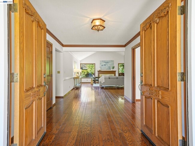 Photo - 261 St Paul Dr