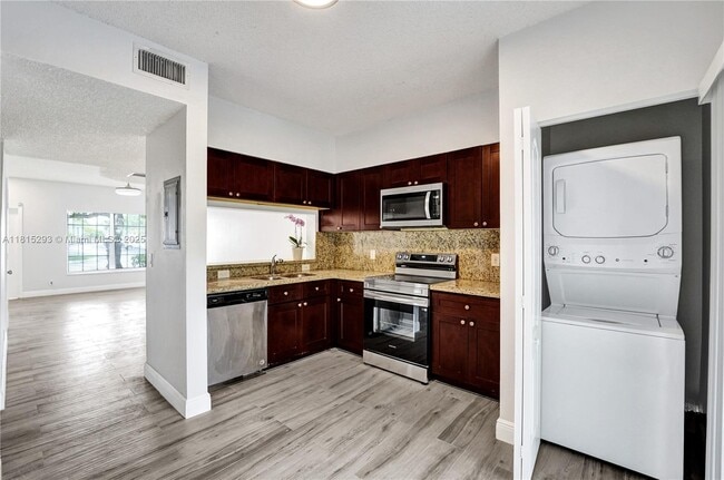 Building Photo - 16607 Hemingway Dr Rental