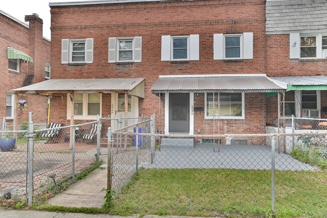 Building Photo - 3 Bedroom with Parking on Berryhill Rental