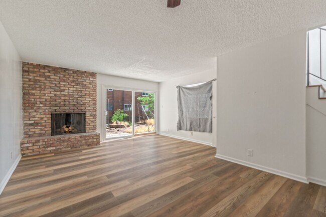 Photo - Gypsum 3261-3267 Unit 3267