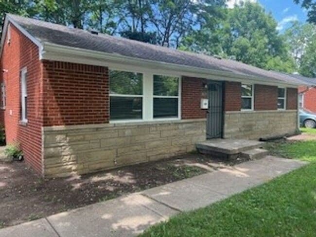 Building Photo - 3 Bedroom Home located on Indy's eastside
