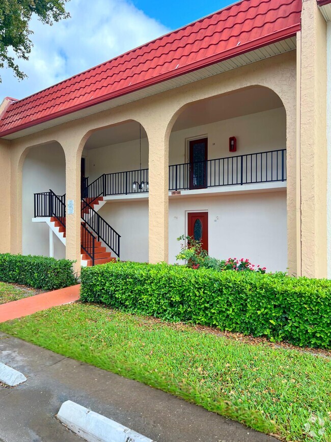 Building Photo - 130 Lake Dora Dr Rental