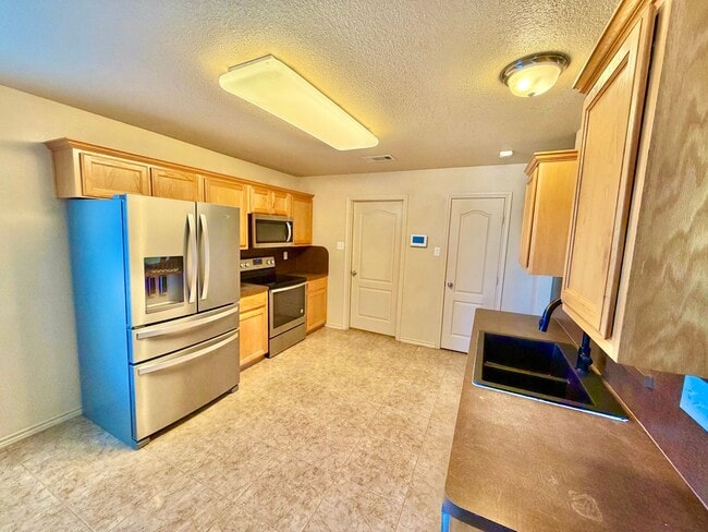 2415 Isabelle Dr