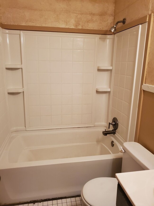 Photo - Nice 2 bedroom very near College Hill park