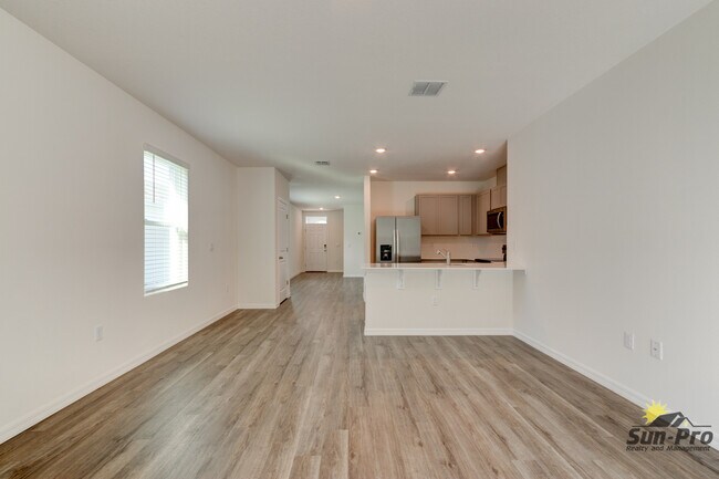 Photo - 982 Commons Way