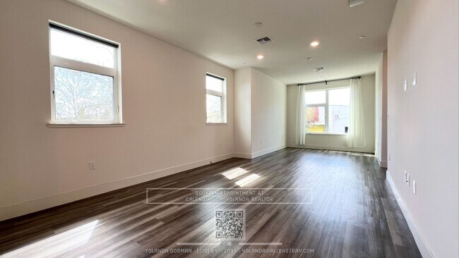 Photo - Modern Style and Sophistication, 2 En-Suite BR, 2.5 BA Townhouse with EV charging