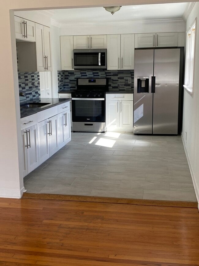 Photo - 9029 Sproat Ave