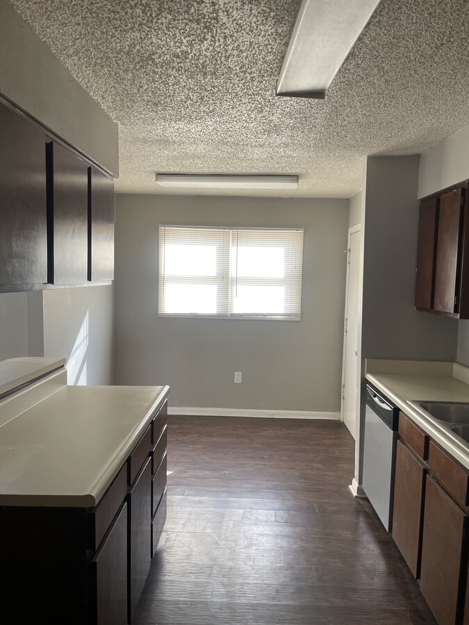 Photo - 702 16th St Townhome
