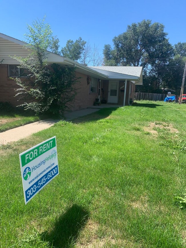 2-Bedroom Apartment in Longmont Duplex - 2-Bedroom Apartment in Longmont Duplex