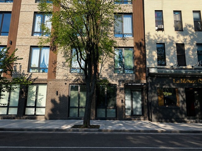 368 Leonard St