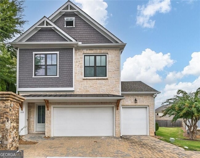 Building Photo - 109 Village Green Ave