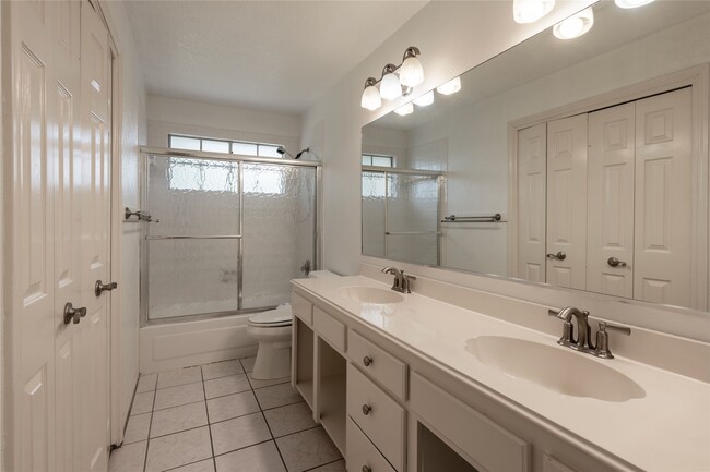 Building Photo - 4700 Broadmoor Dr