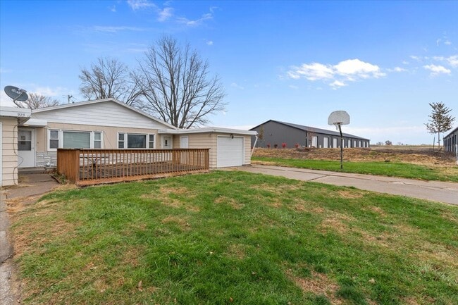 Photo - 925 2nd Ave E