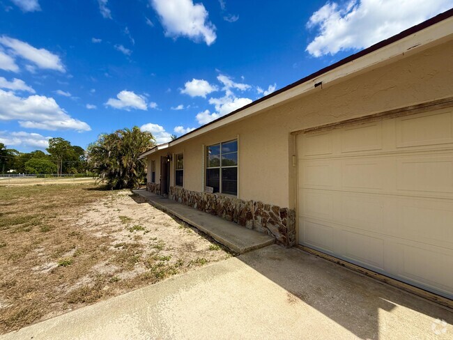 Building Photo - 16394 Pimlico Dr E Rental