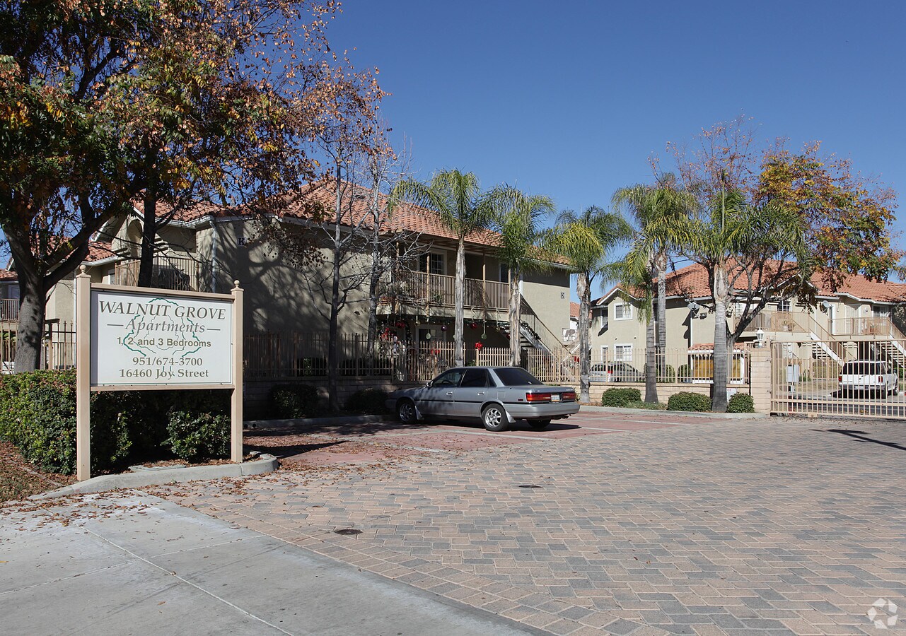Walnut Grove Apartments - Walnut Grove Apartments