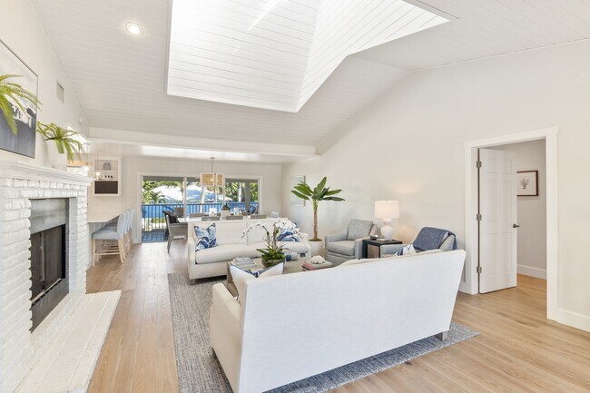 Photo - 161 1st St E