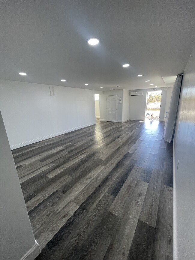 living area - 48258 National Rd Apartamentos Unidad Basement