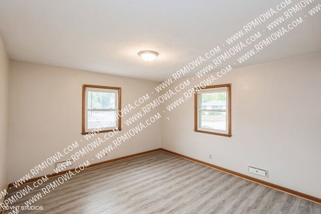 Photo - 214 SE 9th St