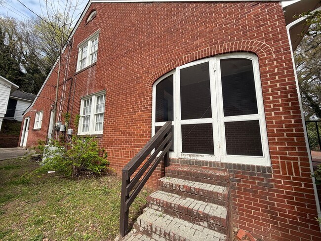 Photo - 1143 A&amp;B N Broad St. Unidad 1143 N Broad, B (Lower Side Apt.)