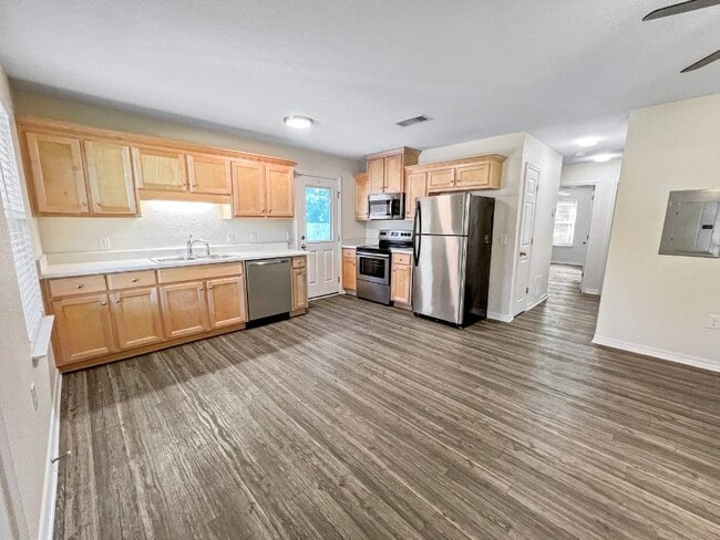 Photo - 9245 Mabel St