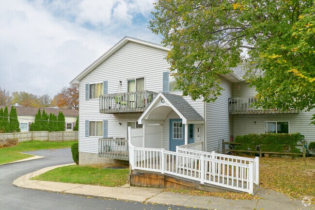 Lakewood Manor Apartments