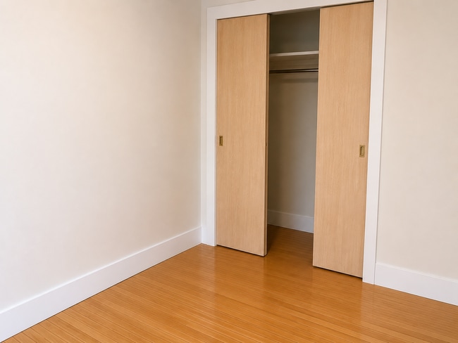 Photo - 110-112 E Johnson Street Unidad 1