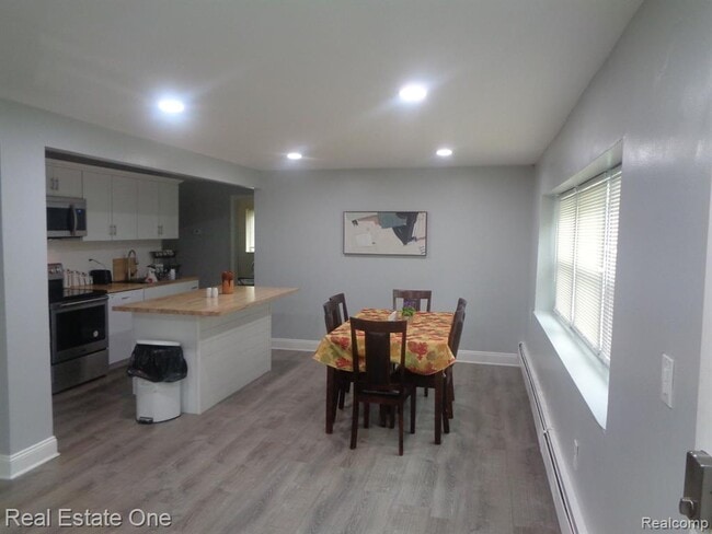 Photo - 29952 Eldred St