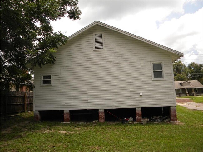 1016 NE 8th Ave