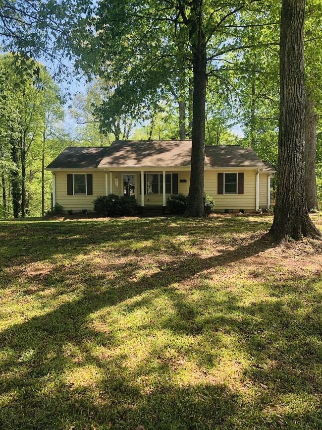 Building Photo - 1070 Acorn Ct