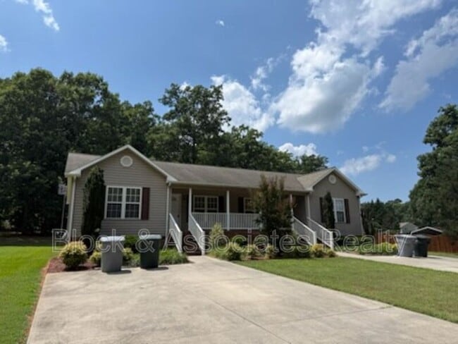 Building Photo - 1716 Sunny Ln